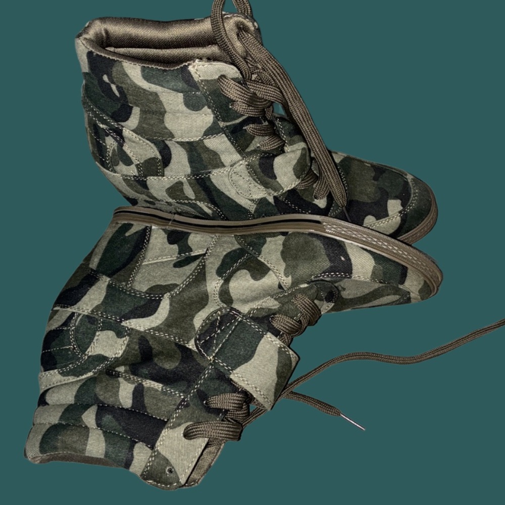 Bucco Camouflage High-Top Sneakers